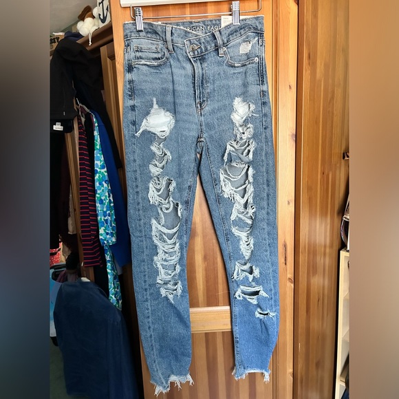 NWT American Eagle 🦅 Highest Rise Mom Jean Sz 0 ripped - Picture 1 of 7